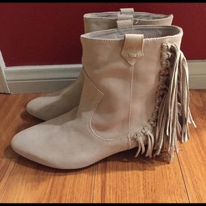 NWT white boots
